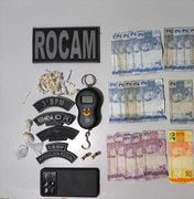 Casal é preso por tráfico de drogas e porte ilegal de munição no bairro Caititus, em Arapiraca