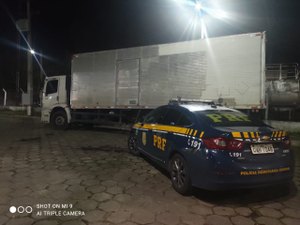 Operação da PRF com apoio da Sefaz apreende mais de mil caixas de bebida sem Nota Fiscal em São Sebastião