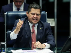 Alcolumbre cancela sabatina de Messias e critica “omissão” de Lula