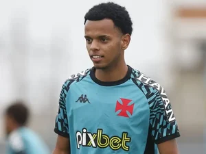 Vasco empresta lateral-esquedo Riquelme para time grego