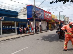 Agências da Caixa registram filas e aglomerações em Maceió