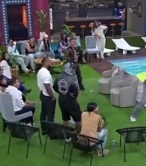 Participante de reality fica inconsciente após ser empurrada em piscina