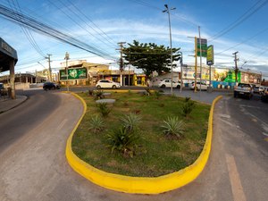 Bifurcação na Ladeira do Óleo ganha jardim, bancos e espaço para pedestres