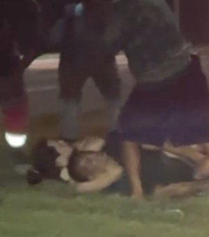 Suspeito de roubo é imobilizado e agredido por populares no Pontal da Barra