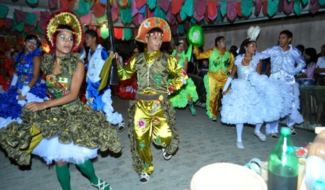 Dança cigana, pastoril e quadrilha destacam Arraiá Matuto Macho