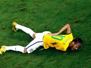 Colombiano que tirou Neymar da Copa não receberá punição da Fifa