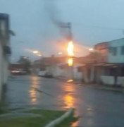 Poste pega fogo e assusta moradores do bairro Vergel do Lago