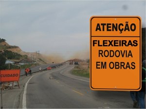 PRF interdita trecho da BR-101 em Flexeiras para detonação de rochas