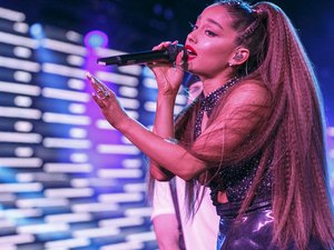 Ariana Grande anuncia música nova com direito a clipe e nós estamos pirando