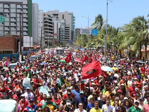 Ato contra blindagem e anistia em Maceió supera expectativa de organizadores