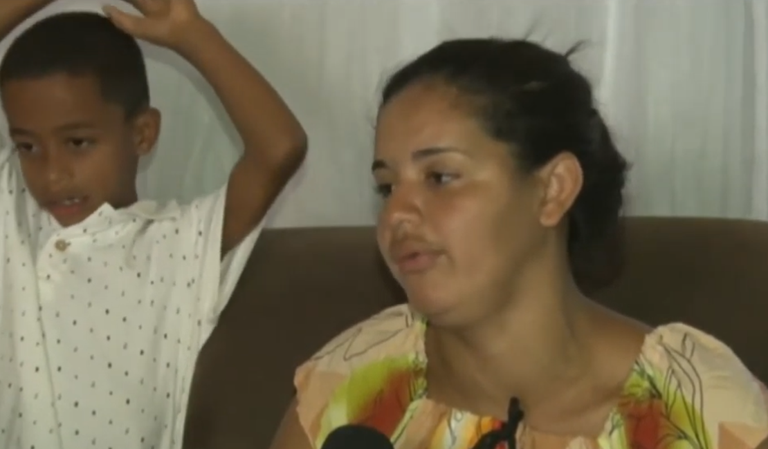 Mãe de 5 filhos pede doações para custear criação de filho autista