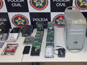 Polícia faz operação no RJ para localizar obras inéditas Renato Russo