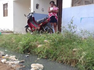 Moradores do Planalto denunciam esgoto aberto