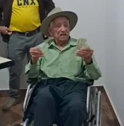 Eleitor de 107 anos viaja 70 km para votar em MG: 'Obrigação de todos'