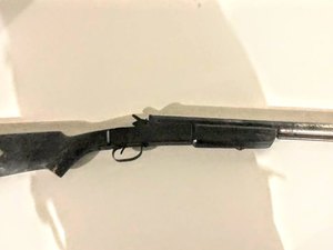 Polícia prende homem suspeito de ser cúmplice de assalto a ônibus, em Traipu