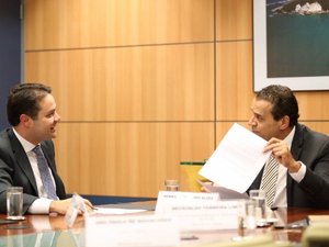 Renan Filho consegue garantia de continuidade de obras da AL 220