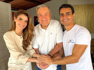 Ronaldo Lessa aparece em foto com JHC e Marina Candia após sumiço nas redes