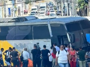 Estudante do Ifal fica ferido após ser atropelado por ônibus no Centro de Maceió