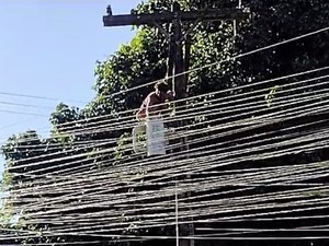 Tentativa de furto de fios de cobre em poste de energia no Centro de Arapiraca
