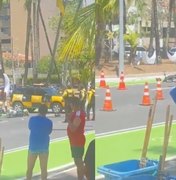 [Vídeo] Homem joga capacete e dá chutes em moto após ter veículo recolhido em Maceió