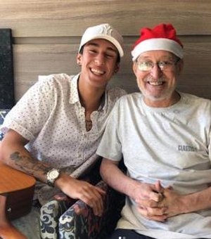 Morre avô com Alzheimer que viralizou na internet por decorar música do neto
