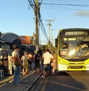 Passageiros enfrentam superlotação no transporte público de Maceió