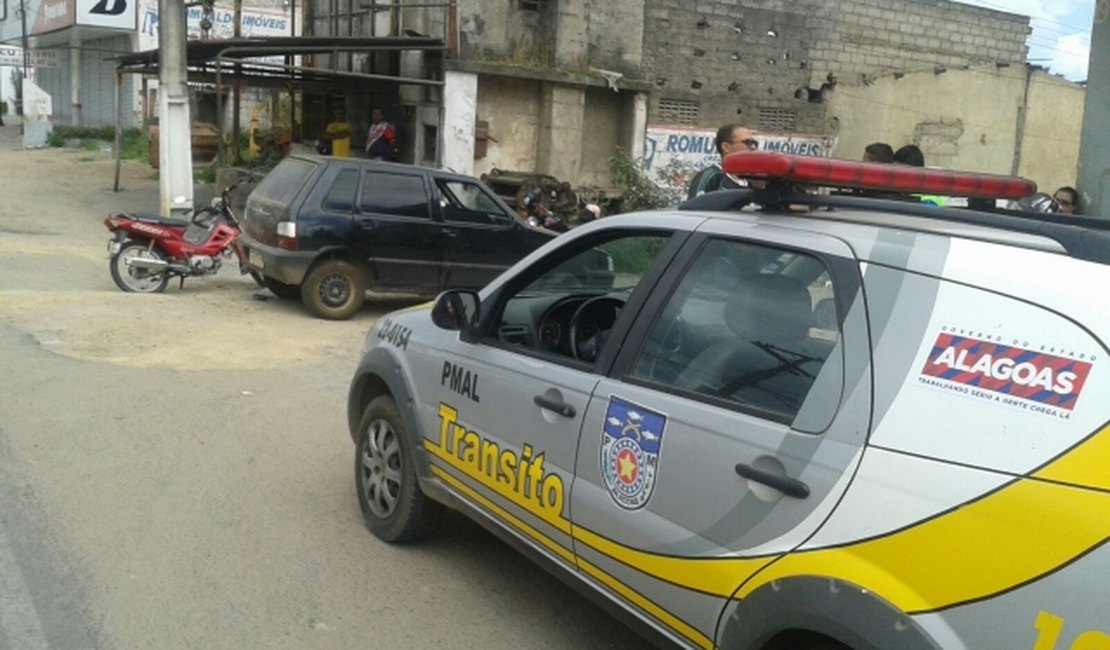 Colisão entre moto e carro deixa um homem ferido em Arapiraca