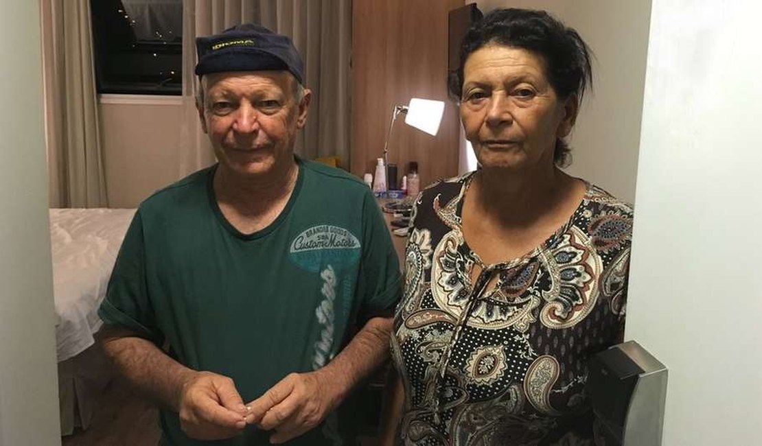 A impressionante fuga de casal de idosos sob 'som assustador' de enxurrada de lama