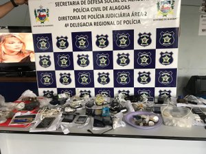 Polícia apreende drogas e 27 celulares durante revista na Casa de Custódia de Arapiraca