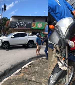 Motociclista fica ferido em colisão com carro e poste no Salvador Lyra, em Maceió