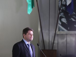 Davi Filho defende serviço especializado para idosos no Hospital Metropolitano