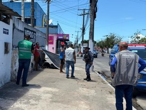 Prefeitura remove estruturas irregulares na parte baixa de Maceió