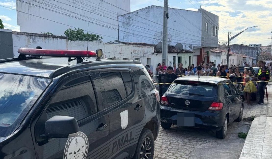Homem mata ex-mulher a tiros e em seguida tira a própria vida em Delmiro Gouveia