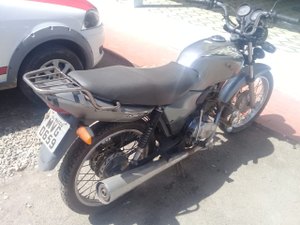 Dupla rouba moto, fica sem gasolina, e rouba outro veículo para seguir viagem
