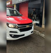 Polícia fecha estabelecimentos em Porto Calvo e retira banhistas em Maragogi