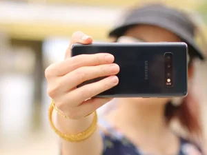 Uber lança uma nova ferramenta de segurança em que o passageiro terá que tirar foto do rosto antes da corrida.