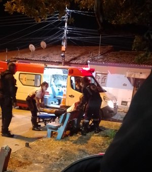 Homem é atacado a tiros em praça pública e socorrido com vida em Arapiraca