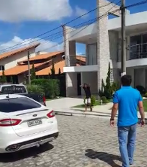 [Vídeo] Assaltante invade residencial de luxo e tenta assaltar casa de empresário de Arapiraca
