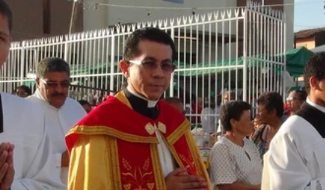Corpo do padre Siddharta Thiago Vital é sepultado neste domingo, em Maceió