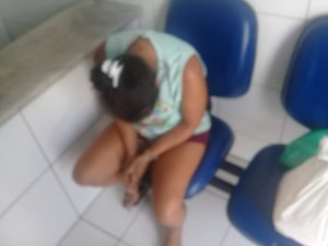 Mulher é presa com maconha dentro do bolso no bairro Clima Bom