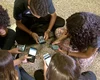 Comissão de Educação aprova projeto que proíbe celular em escolas