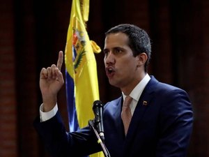 Guaidó diz que recebeu apoio de militares e ameaça depor Maduro