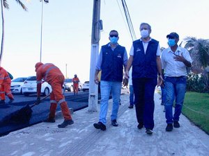 Prefeito em exercício Ronaldo Lessa vistoria andamento das obras de pavimentação