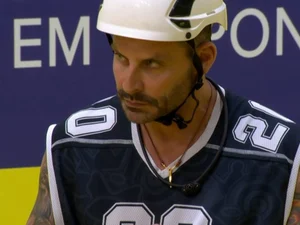 O que causa e como socorrer alguém em crise convulsiva, como Henri Castelli?