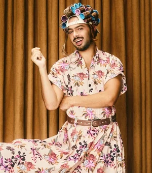 Pedro Sampaio faz homenagem a Paulo Gustavo e conta reação de Dona Déa