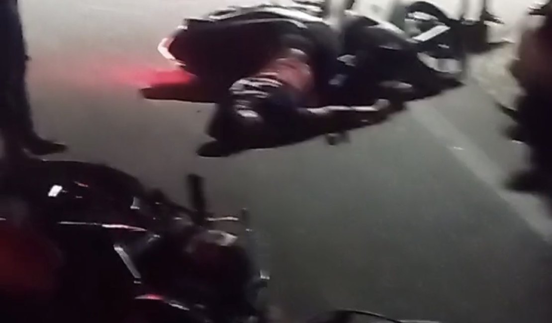 Motociclistas ficam feridos após acidente em cruzamento de São Luís do Quitunde