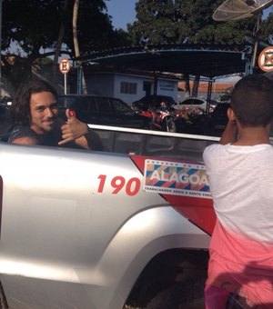 Aluno é flagrado com computador furtado em escola