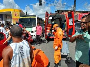 Idoso fica ferido após ser atropelado em estacionamento de fábrica de cimento 
