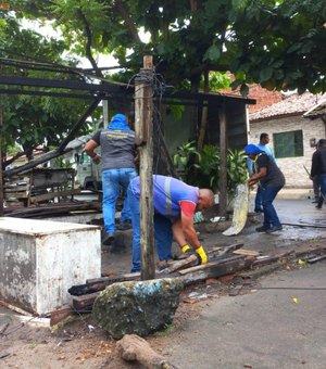 Semscs remove galinheiro irregular no bairro do Trapiche da Barra