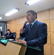 Vereadores cobram do prefeito Rogério Teófilo uma posição sobre atraso de salários dos servidores